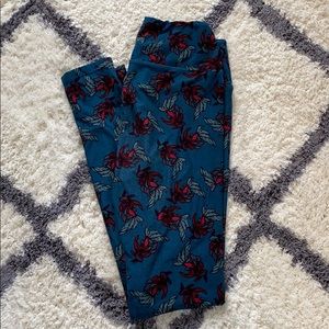 Lularoe koi fish leggings